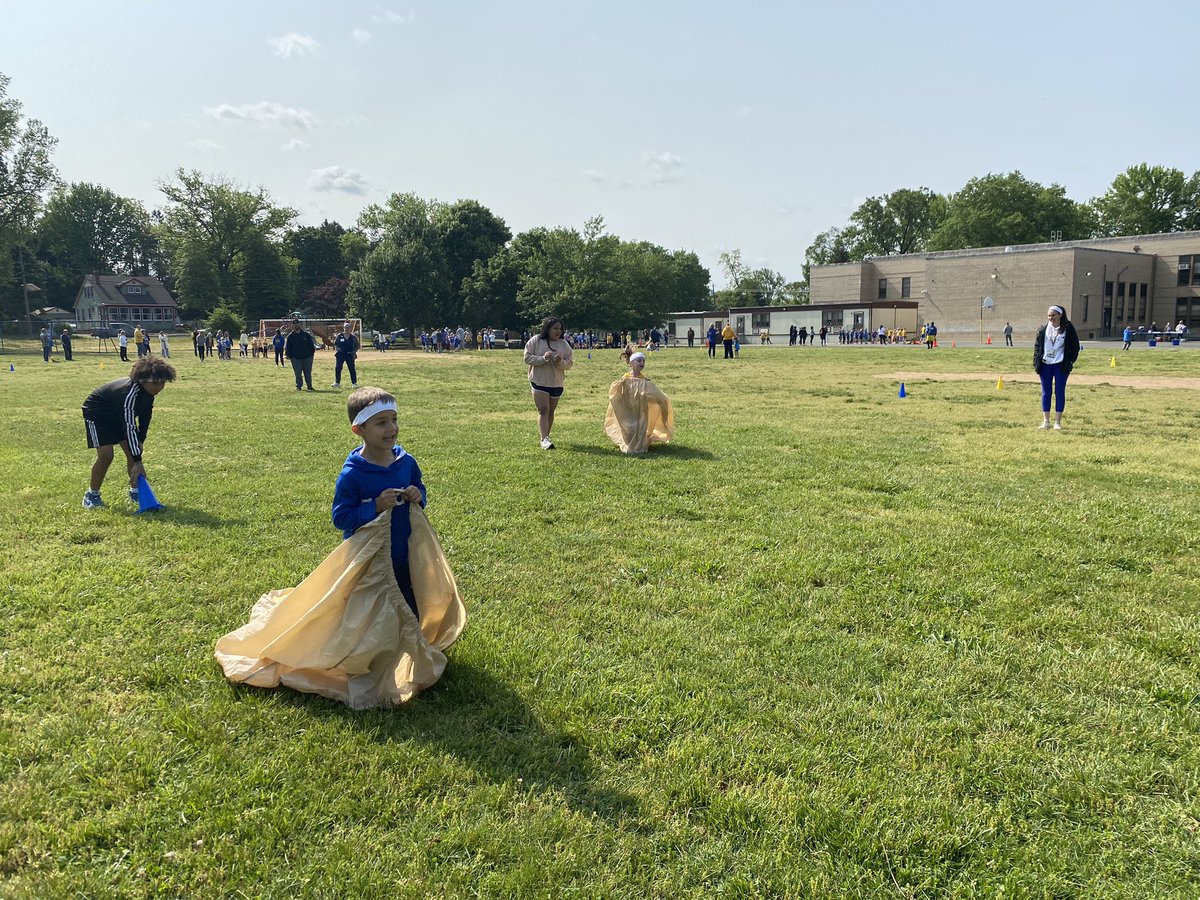 H is for HAPPY FIELD DAY!💙💛