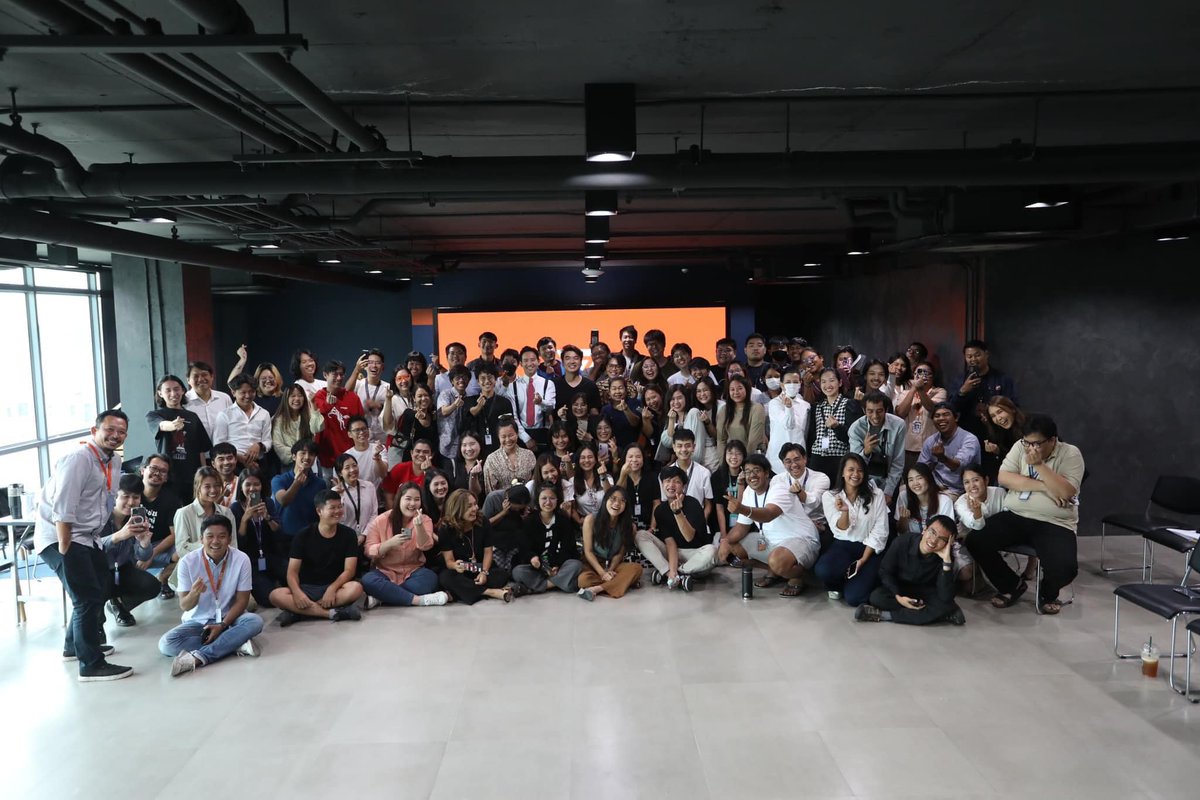 somsakjeam's tweet image. ถ้าจะปฏิรูปพรรคเพื่อไทย....
อันดับแรก และสำคัญที่สุด พรรคเพื่อไทยเป็นพรรคของทักษิณ
เรียกว่าเป็น พรรคชินวัตรจำกัด
ทุกคนรู้เรื่องนี้ ทักษิณพูด ไม่มีใครเถียง (อันนี้เรื่องจริง ผมยืนยัน แม้แต่ทุกคนที่ผมรู้จักและไม่ได้อยู่พรรค ไปพบทักษิณ) เพราะถ้าเถียงแล้วจะโกรธ (1/2)