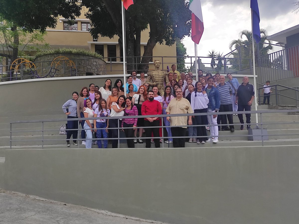 La Asociación Civil Escuela Agustín Codazzi felicita a todo su personal  este día del trabajador por su ardua labor y compromiso con la institución 🏫 El trabajo es la clave del éxito, y hoy honramos a todos por su dedicación y esfuerzo 💼

¡Feliz día del trabajador!