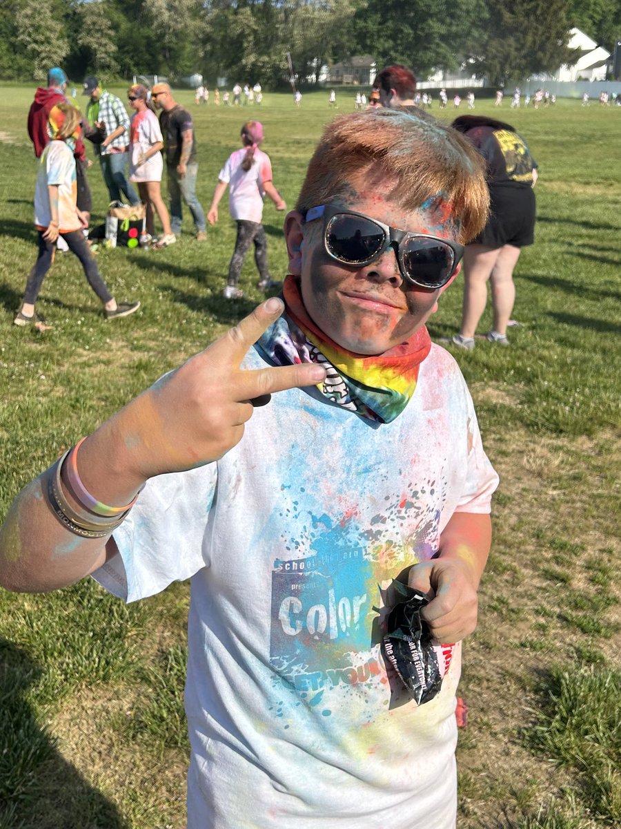 🌈💥Color Run Fun! A great way to bring our community together, raise funds &amp; get active!💥🌈