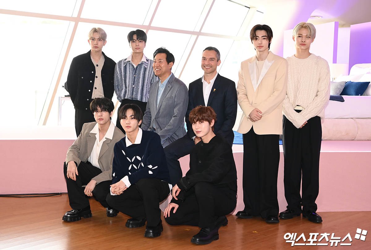 nishimurf's tweet photo. ENHYPEN at Dongdaemun Design Plaza (DDP) global promotion campaign launch with Airbnb https://t.co/EgEBUYUXld