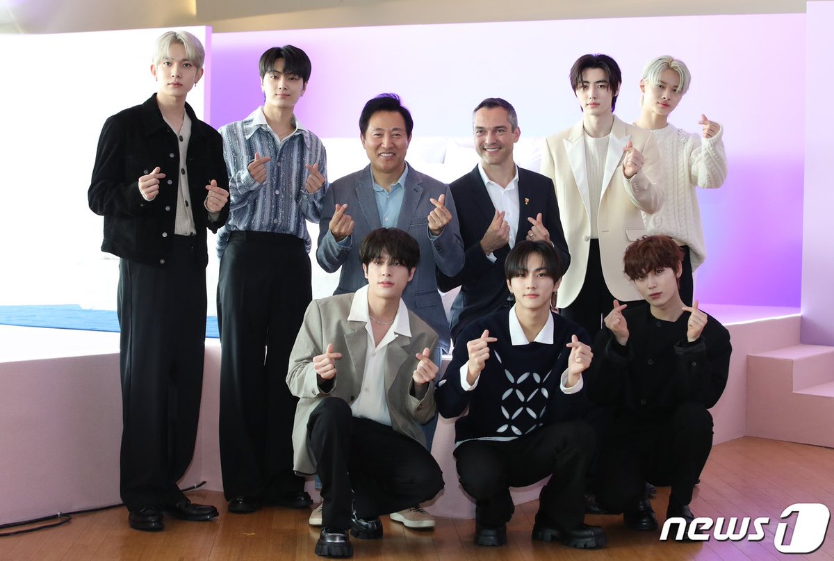 nishimurf's tweet photo. ENHYPEN at Dongdaemun Design Plaza (DDP) global promotion campaign launch with Airbnb https://t.co/EgEBUYUXld