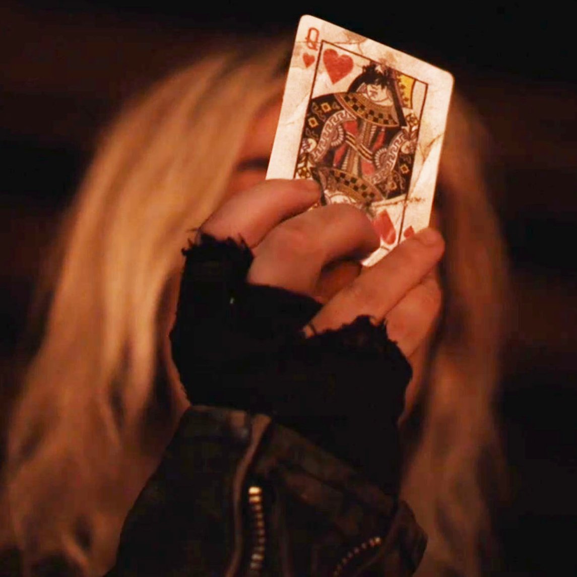 i literally know nat survives and leaves the wilderness in #yellowjackets and YET i've never been more stressed and terrified than in this moment. also sophie thatcher's acting this episode 🔥