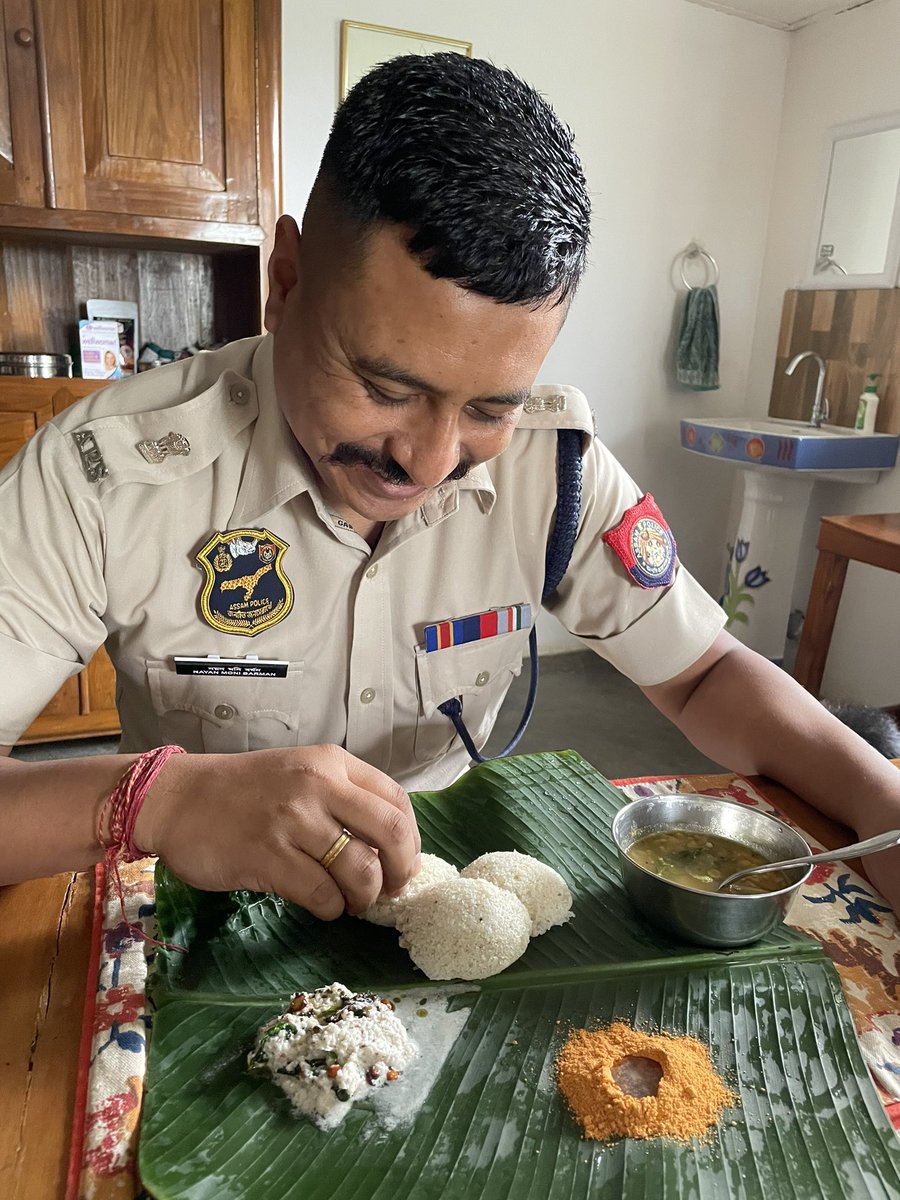 When Missus from Odisha asked, 
'ଆପଣ ମାନେ ଖୁସୀ ତ?'

I was like...

#food #breakfast #coplife #foodie #indianfood #idli #homecooking #healthylifestyle #eatathome