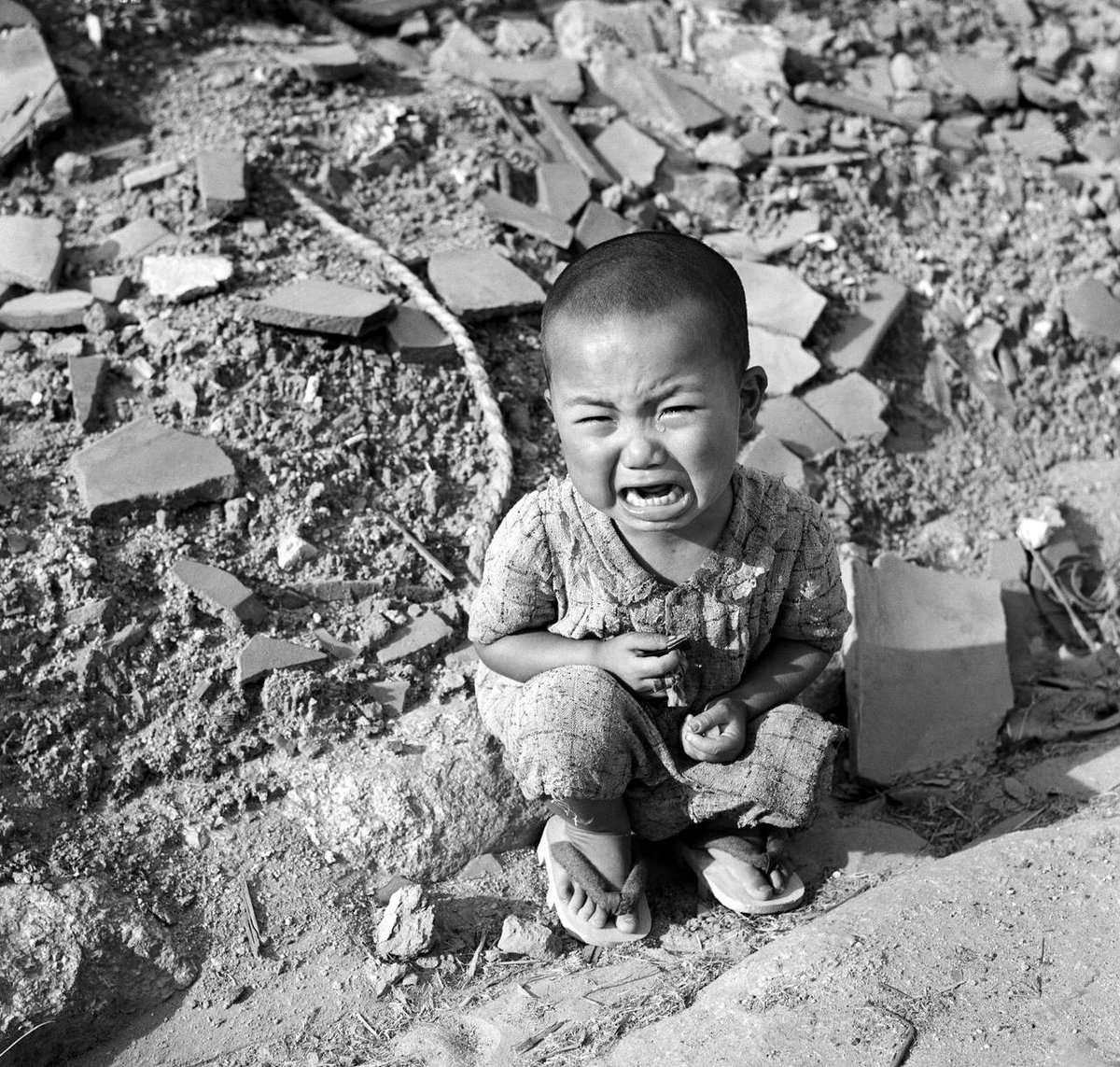 Il primo ministro giapponese Fumio Kishida a Hiroshima ha ringraziato gli Stati Uniti tramite Biden per tutto quello che hanno fatto per il Giappone dal 1945.