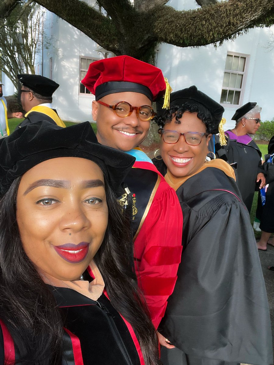 I have officially walked the Oaks at Dillard University last Saturday. I consider this sacred walk a badge of honor! Congratulations to the class of 2023! #GeauxBleu #DU #duathletics