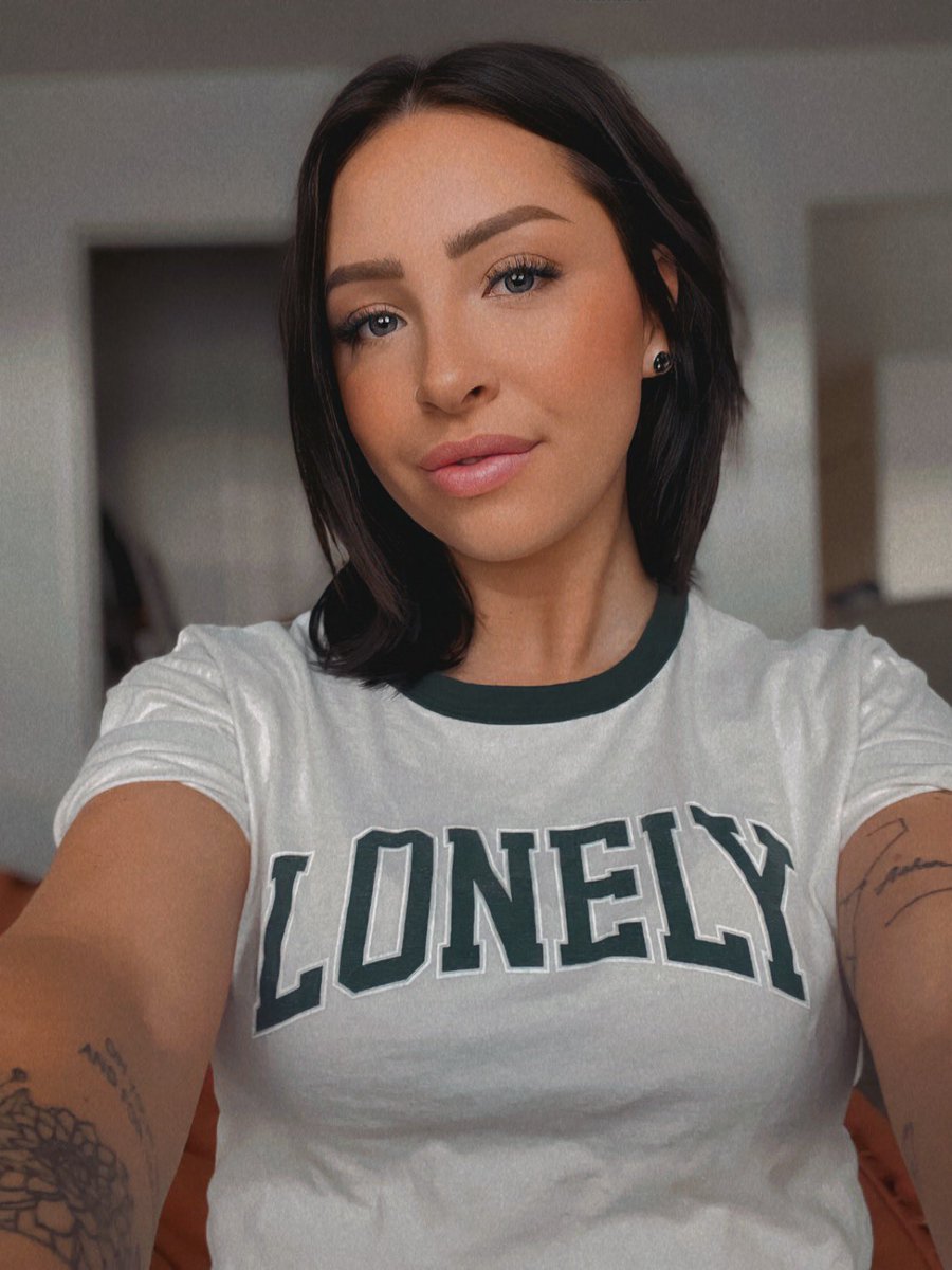 StasiaLou96's tweet photo. And it starts to feel a little bit lonely 
Just a little bit lonely, yeah 🎶 https://t.co/KWq8kQMTZx
