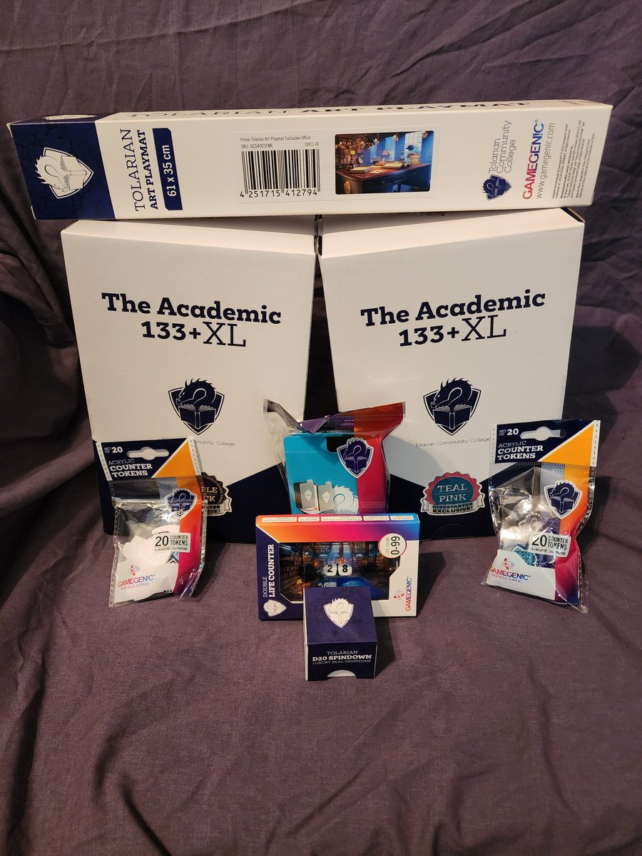 RumTheseHandz's tweet photo. They finally came in!! super stoked #deckboxes @Gamegenic_ @TolarianCollege #playmat #gemstonespindown https://t.co/YWmDVMyjnZ