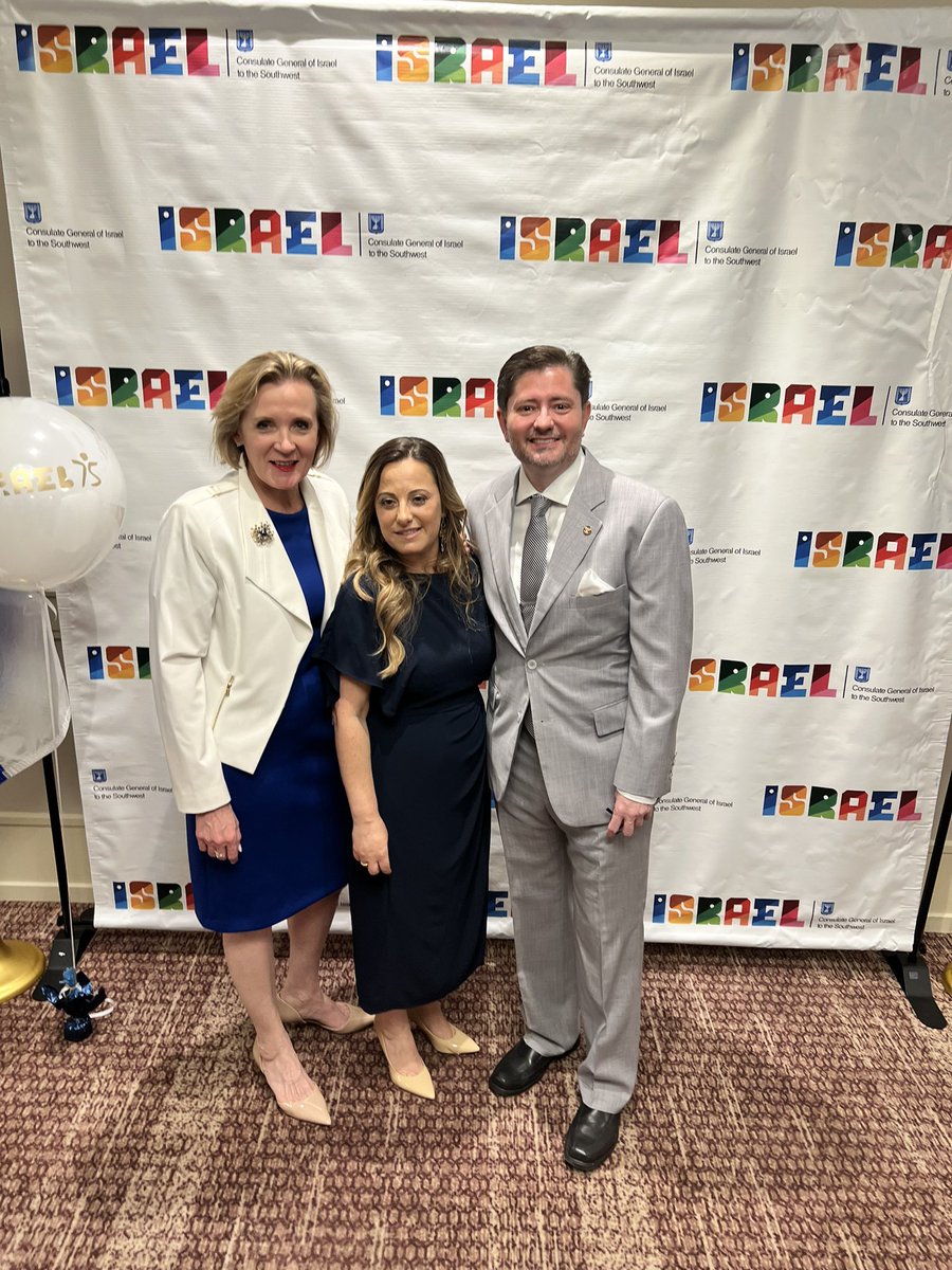 MartyMcVey's tweet photo. Today #Israel celebrates 75 years of independence.  #Houstonians enjoyed music by Omer Netzer during the celebration of 75 years of the State of Israel.  @GregAbbott_TX @SylvesterTurner @LiviaLinkRaviv   #Israel75 #omernetzer https://t.co/XFMV9Q5mQY