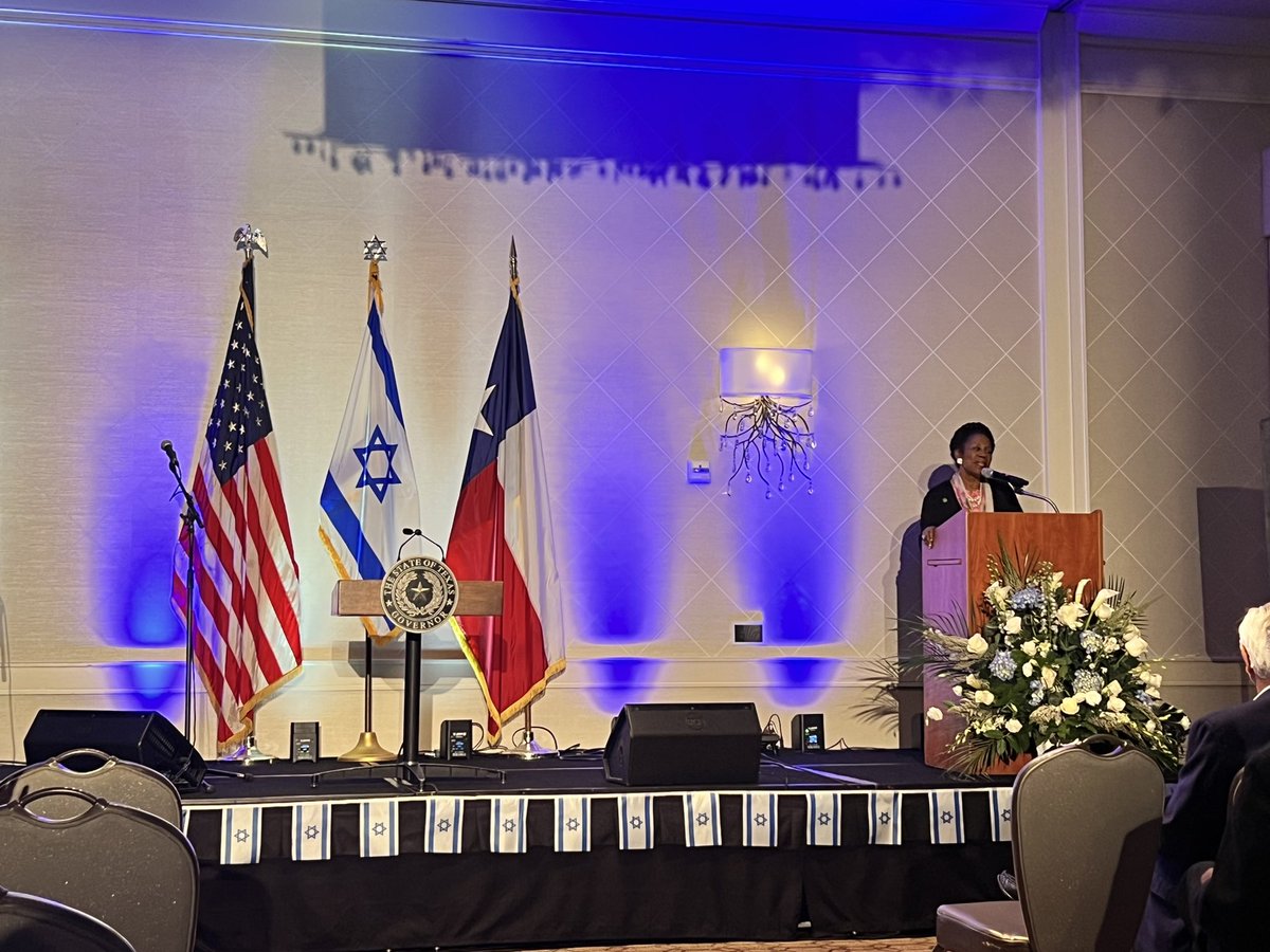 MartyMcVey's tweet photo. Today #Israel celebrates 75 years of independence.  #Houstonians enjoyed music by Omer Netzer during the celebration of 75 years of the State of Israel.  @GregAbbott_TX @SylvesterTurner @LiviaLinkRaviv   #Israel75 #omernetzer https://t.co/XFMV9Q5mQY