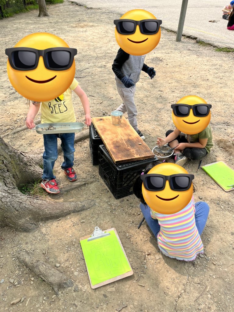 <a href="/_Templemead/">Templemead HWDSB</a> FDKs welcomed <a href="/kingdon_dana/">Dana Kingdon</a> &amp; <a href="/nicolafacchini2/">Nicola Facchini</a> for #OutdoorEducation making space for Lrng in nature❤️🌳☀️ <a href="/HWDSB/">HWDSB</a> thank u!