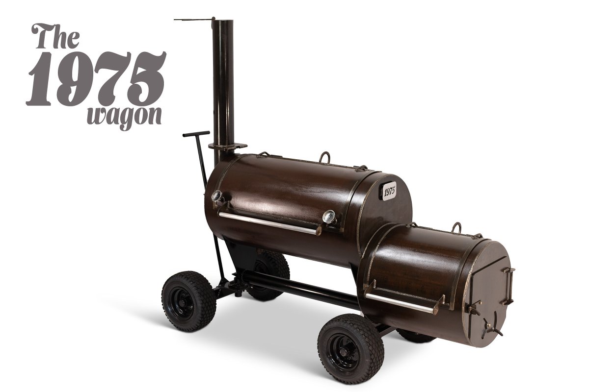 WorkhorsePits's tweet photo. We created the single spine wagon to make easy work of the backyard maneuvering. The wagon is available for all three models #1957 #1969 and shown here the #1975 Buy globally online at https://t.co/AWgSsRZ9aK
#the1975
#pitmaster
#TexasBBQ
#TXBBQ
#woodfirecooking
#backyard https://t.co/mEGxooJYQg