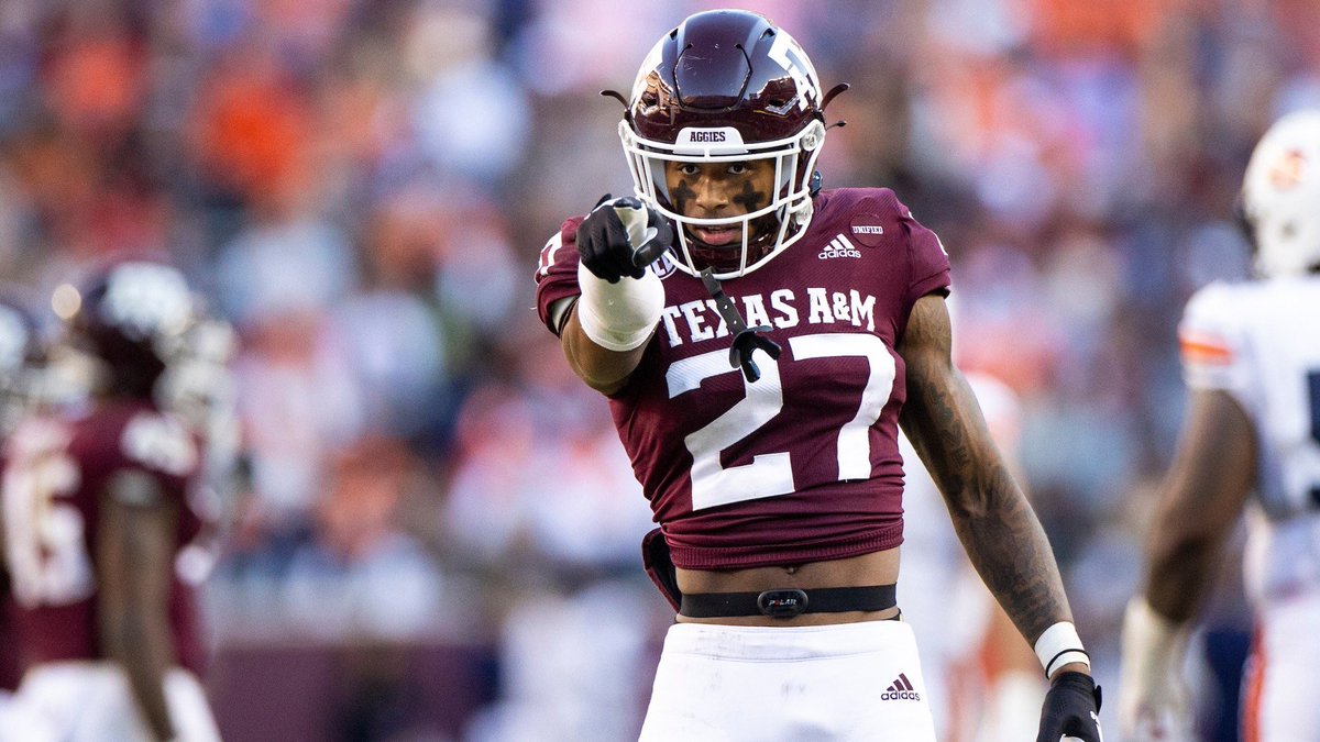Dejuan24's tweet photo. Blessed to receive an offer from Texas A&amp;M University! #GoAggies @CoachE_TAMU @CoachVanZile @RivalsFriedman @BrianDohn247 @ChadSimmons_ https://t.co/VzwIBSDTAG