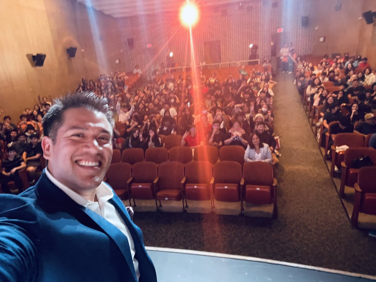 Mr_JCE's tweet photo. 🎓✨ THANK YOU to @AustinISD’s Multilingual Education Team who invited me today as their guest speaker at their 8th grade Dual Language Milestone Celebration. I spoke to more than 400 students about continuing their use of their two languages. @cbsaustin https://t.co/TnMP3TWKNt