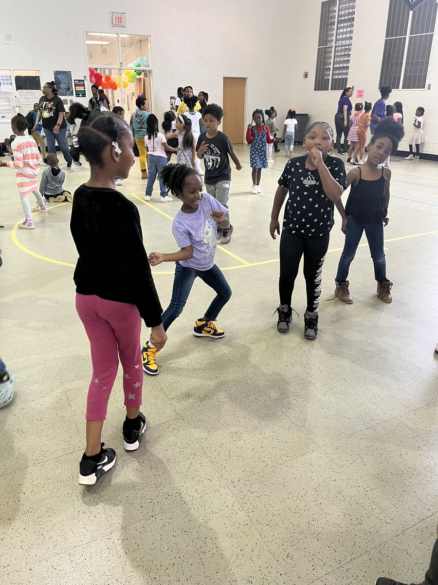 Kiddos had a blast at our PBIS Dance Party celebration! They earned their way in with great behavior. Thanks to the amazing teamwork that made it an amazing experience!