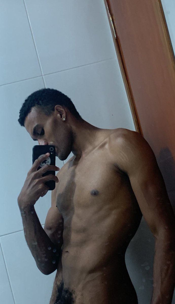 No espelho da academia // no espelho de casa