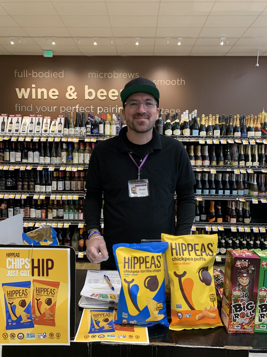 manimal138's tweet photo. Chip chip! Roll away!! Tasting some some delicious @hippeas_snacks @taokaenoi_club here at @StaterBrosMkts for @SocialSampling #imahippea #givepeasachance #taokaenoi #seaweedsnack #taokaenoisnacks #StaterBros202 #socialsampling #statersampling https://t.co/KSPOU69IL1