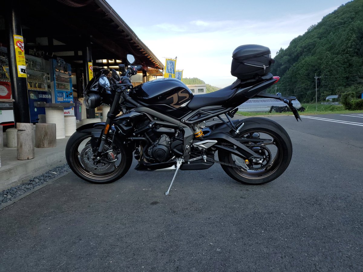 koatarou_'s tweet photo. 年取りました。

#バイク乗りとして軽く自己紹介
#バイク好きな人と繋がりたい 
名前：コアたろう
性別：男
年齢：48
身長：171cm
住み：栃木
愛車：ストリートトリプルRS
一言：ビーフライン辺りをうろうろしてます。
よろしくお願いします。 https://t.co/9tM3URmVzw
