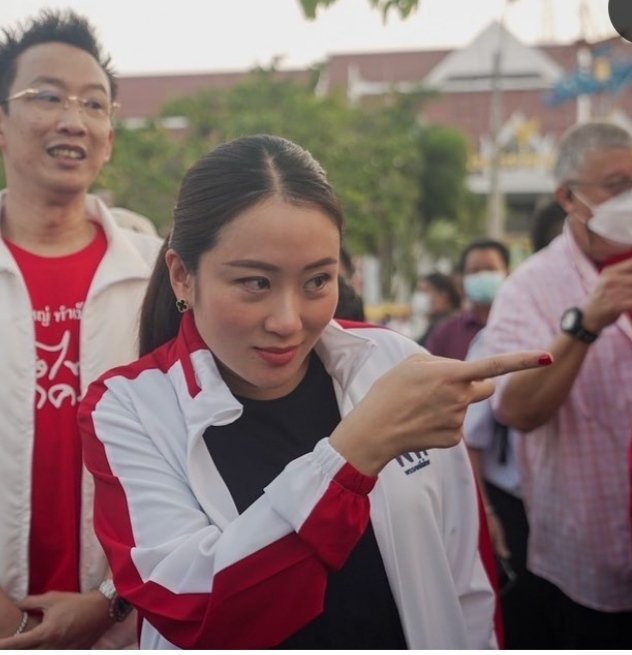 yamyummy's tweet image. เขียนด่าทักษิณ เพื่อไทย แต่เอารูปก้าวไกลมาใช้ มึงเป็นหยัง มึงเป็นหยัง คนเดียวที่จะล้มทักษิณได้คือ แพทองธาร จำไว้จ้า