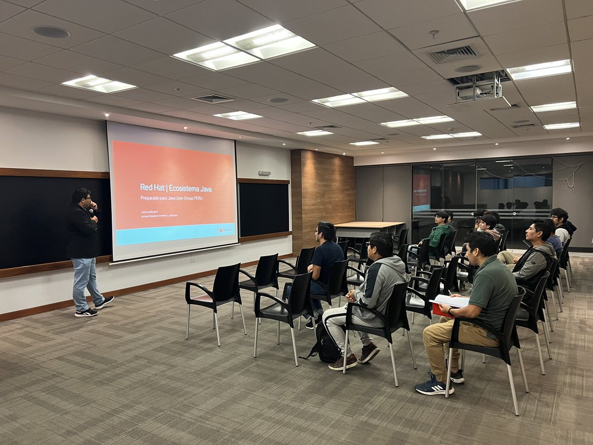 jamdiazdiaz's tweet photo. Inició la charla para @perujug con @jlbugarin sobre que productos tiene @redhat para Java. Thanks to our sponsors #quadim @joedayz #myoffice https://t.co/WbbeFBwG3O