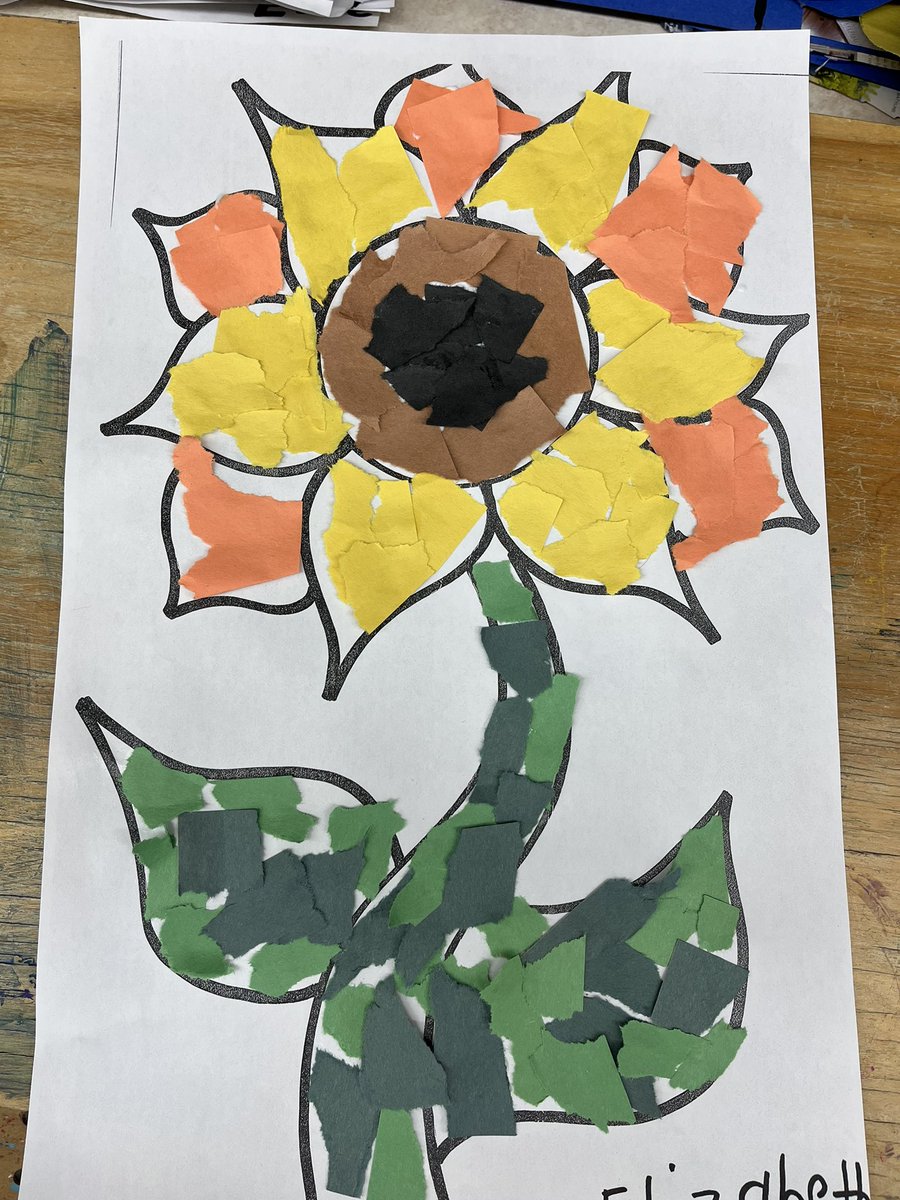 MsLindsay13's tweet photo. Beautiful mosaic sunflowers by Grade 2s. 🌻 https://t.co/MqrRgALPiA