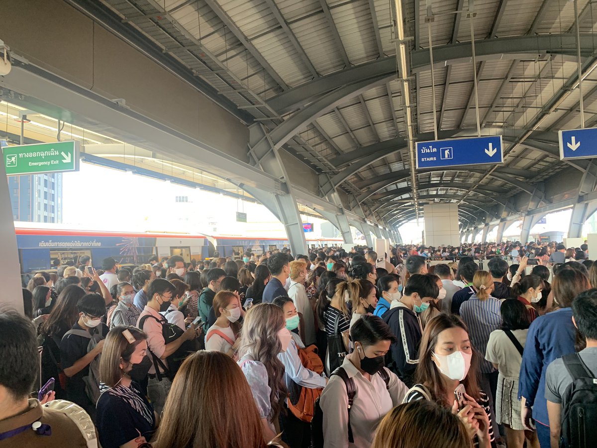 KCKU109's tweet photo. #Btsเสีย ณ 5แยกล้าวพร้าว 8.43 https://t.co/KPXcgZwxoN