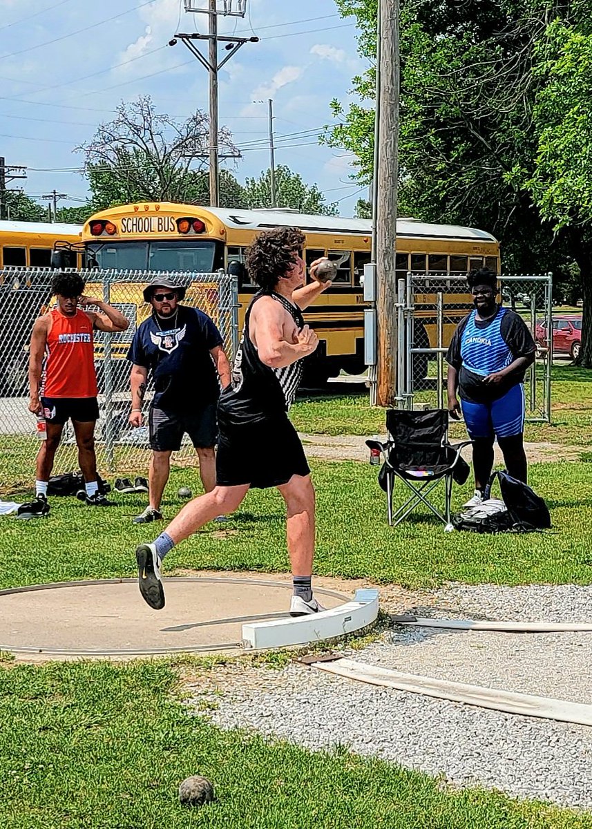 shgthrowsfar's tweet photo. Freshman @cianmahoney9 competes in his first Sectional today as a Freshman. He was the ONLY Freshman in the meet. Did we mention he's a FRESHMAN! Congratulations on a great at opening season, Cian. We'll see you back here next year. #throwitfar #futuressobright https://t.co/RVY24uKImK