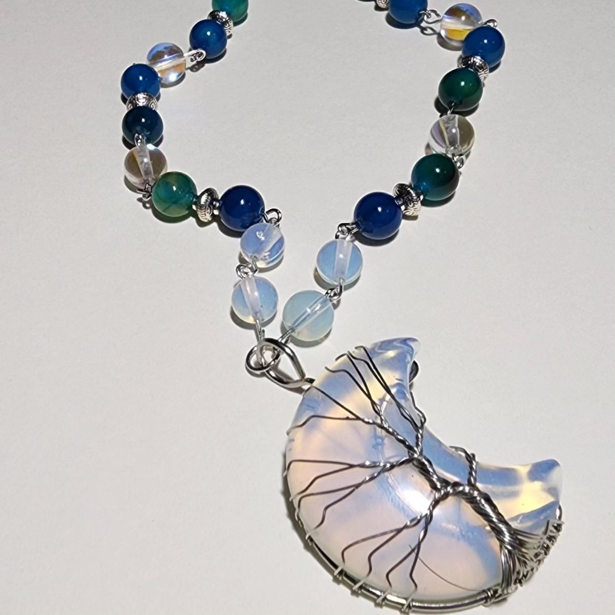 I can't get over this opalite piece. It's stunning!! 

Stones used: opalite and agate

Commissions are OPEN! :)

Check out my etsy shop for more!
Etsy.com/shop/melodysme… 

#gemstones #moon #witch #witchtwt #witchcraft #jewelryaddict #handcrafted #jewelry #jewellery