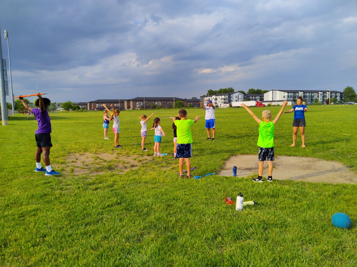 JohnstonRunning's tweet photo. Huge thank you to the Drake throwers for putting together a great practice for our kids!! We greatly appreciate it. 
@Drake_TFXC https://t.co/gO267Z5VpM