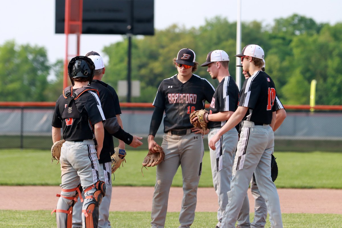 WOACSports's tweet photo. Bradford Baseball defeated Covington 2-1 picking up 19th win breaking a 27 year long record and a Sectional Title.  They now advance to play at Ft. Loramie on Monday May 22, 5pm.

Story at https://t.co/blkQtH7WOG

@roader_baseball @RailroaderAD 

Photo by Don Selanders. https://t.co/LmUXFNtHgs