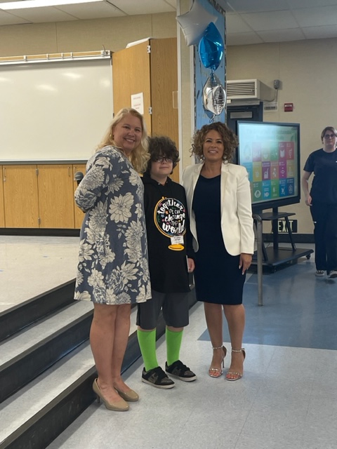 Congratulations to Owen in Mrs. Salazar's class!

Owen is Hawthorne's IB Student of the Year!

Hooray Owen!