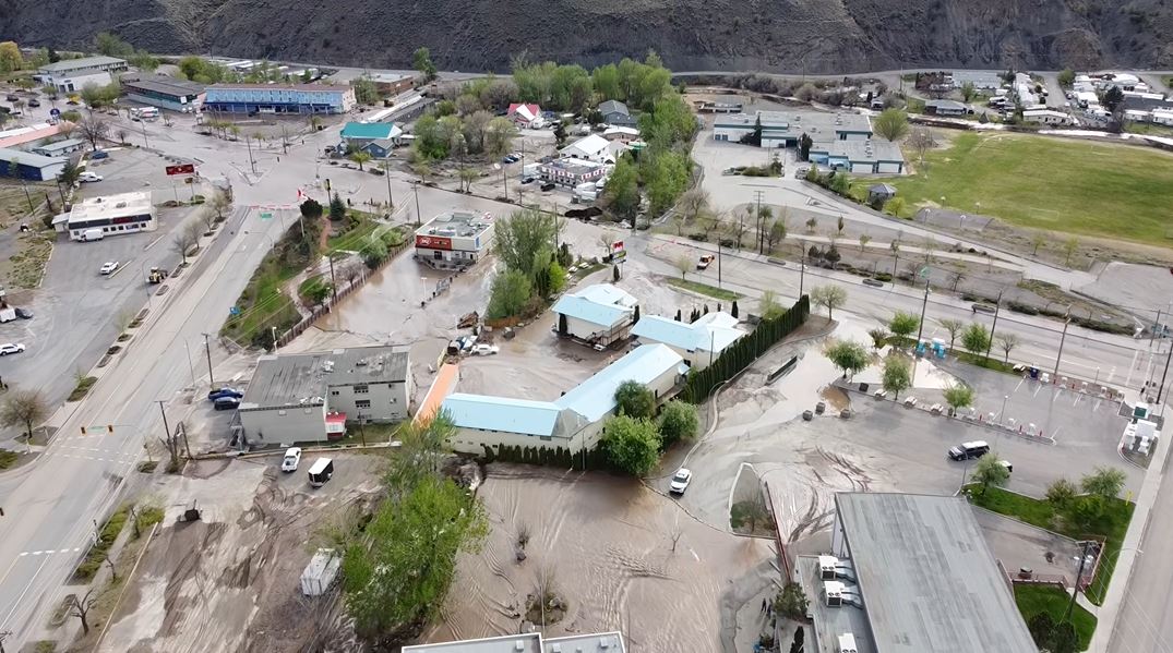 A sigh of relief in #CacheCreekBC as the Village has lifted an evacuation order for 78-units in the Sage and Sands Trailer Park.

It was the final major evacuation order still standing. #Kamloops #BCFlood lnkr.fm/gBpt0