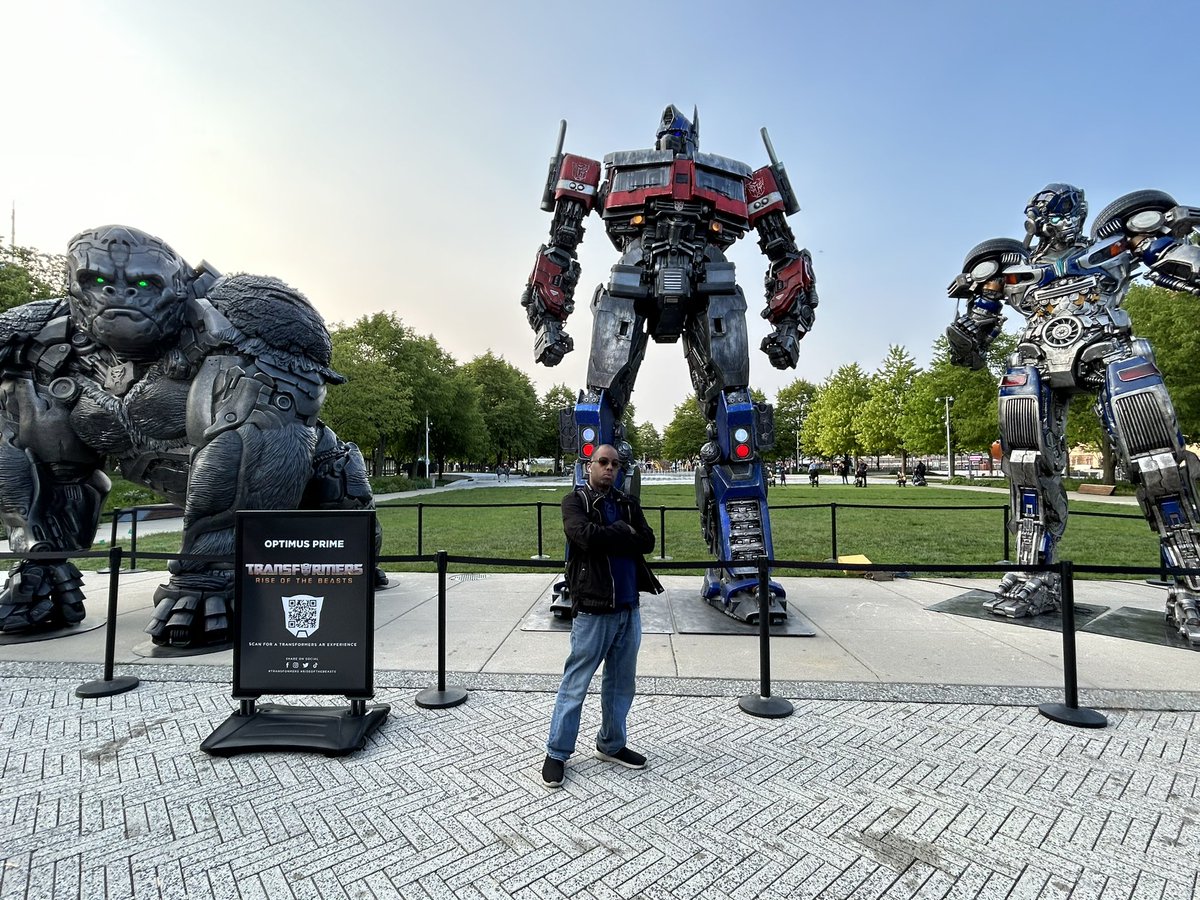 CG_Sonicboom's tweet photo. Had fun at Navy Pier today #TransformersRiseOfTheBeasts #Transformers #OptimusPrime #TransformerMovie #OptimusPrimal https://t.co/9YAwOLOyug