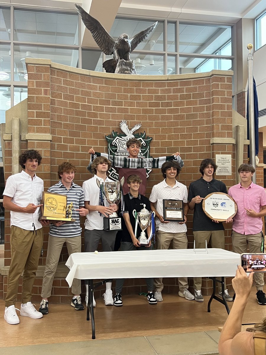 LSWFC_Official's tweet photo. Had a great night celebrating the 2023 LSW Boys Soccer Program Teams. Thank you everyone for a fantastic season! Already looking forward to 2024! Up the Hawks! ⚽️🟢👏🏼 https://t.co/YqhQUNNArz