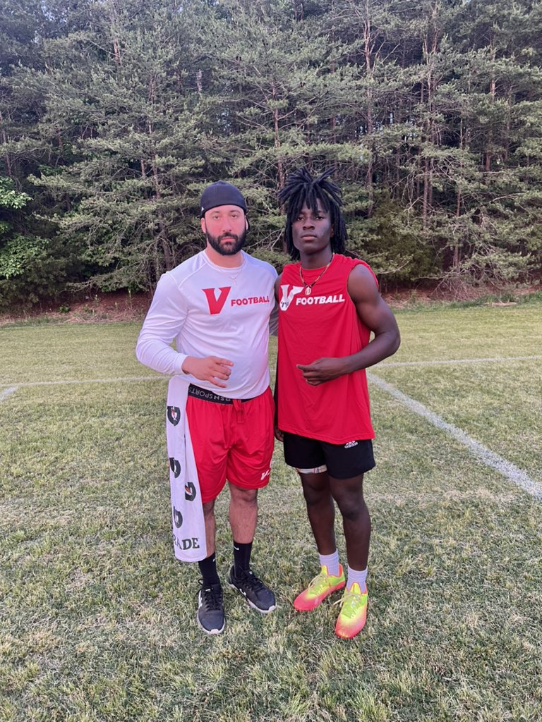 etiennesomuah_'s tweet photo. Enjoyed myself today at @UVAWiseCavsFB camp today learning from the staff! Thank you for having me! 

@Coach_LopezCavs @ZER0_T0LERNCE @TheViewFootball @CoachBWetzel https://t.co/5APpKuewJB