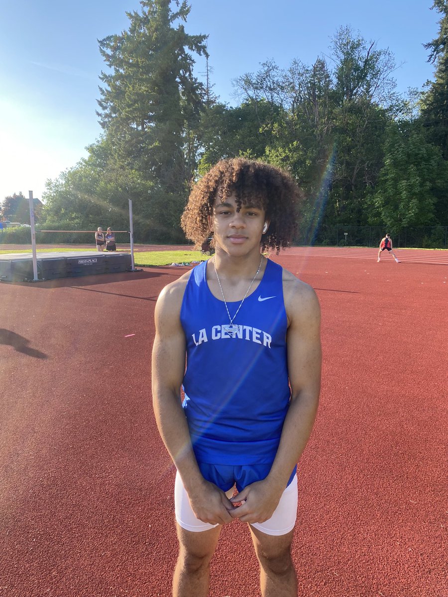 college_xc's tweet photo. Penguin signee @GrauerDavari wins the District 100m Championship with a 10.80! One of the top times in the State this year. #FuturePen https://t.co/dkZwOrbqnI