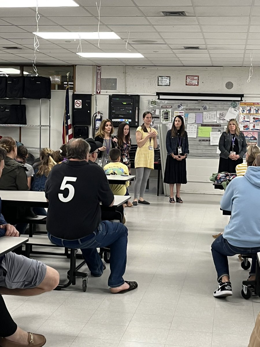 McelweeTami's tweet photo. Grade 2 into 3 transition meeting at Vernon- thank you to the student leaders, Dr. Vacchio and all the Vernon teachers who helped families begin their transition to Vernon! @OBENSchools https://t.co/BABX0vbZHd