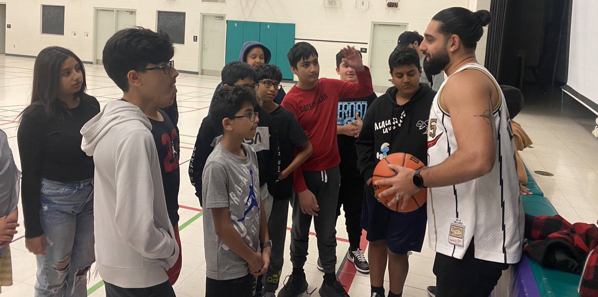 Asma Haque (@ms_haque5) on Twitter photo Thank you 🙏🏽 <a href="/LifeAsWali/">Wali Shah</a> for taking the time to speak to some of <a href="/TreelinePDSB/">Treeline PS</a> Muslim Students Association (MSA) members & empowering them to be confident and proud of their Muslim identity.
#RepresentationMatters <a href="/MrsJafferali/">Mrs. Jafferali</a> Thank you 🙏🏽 <a href="/LifeAsWali/">Wali Shah</a> for taking the time to speak to some of <a href="/TreelinePDSB/">Treeline PS</a> Muslim Students Association (MSA) members & empowering them to be confident and proud of their Muslim identity.
#RepresentationMatters <a href="/MrsJafferali/">Mrs. Jafferali</a>