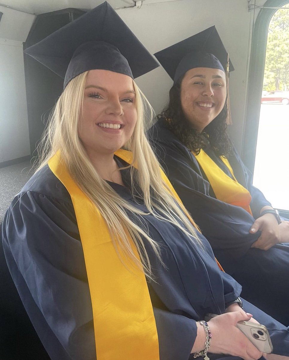 kak_a_lak_in's tweet photo. last few pics from graduation i’ll post for now 🫡💙💛 https://t.co/bhb9zFuYOg