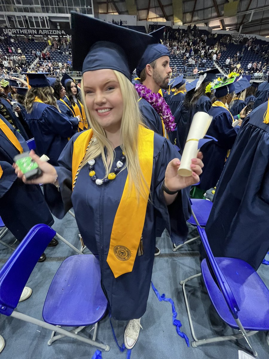 kak_a_lak_in's tweet photo. last few pics from graduation i’ll post for now 🫡💙💛 https://t.co/bhb9zFuYOg
