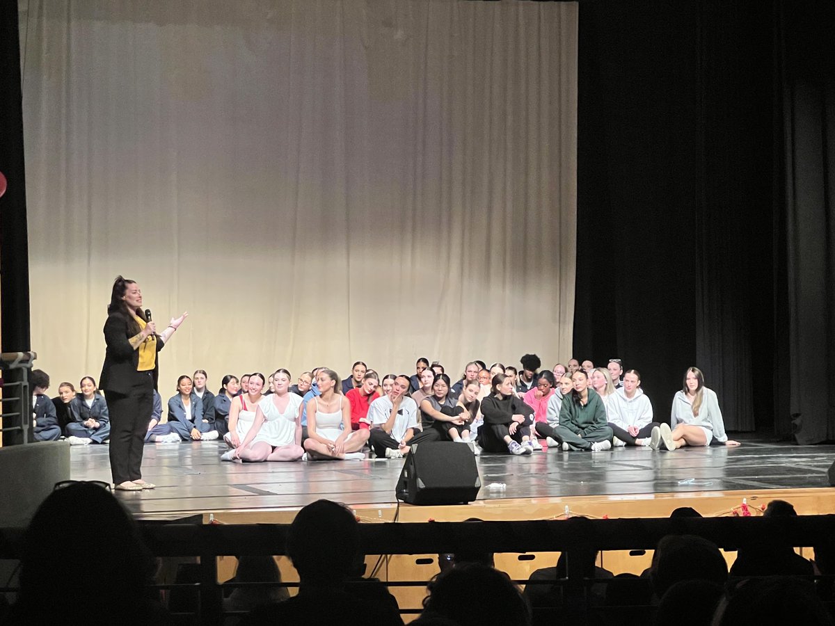 Big shoutout and congratulations to @MissBCSS &amp; students for their #dancersinwonderland showcase. The night was full of strong student-led choreography. The passion &amp; love for dance these students have was so much fun to watch! <a href="/BCSSnews/">BCSSnews</a> <a href="/jeremy_oxley/">Jeremy Oxley</a> ⁦<a href="/SCDSB_Schools/">Simcoe County District School Board</a>