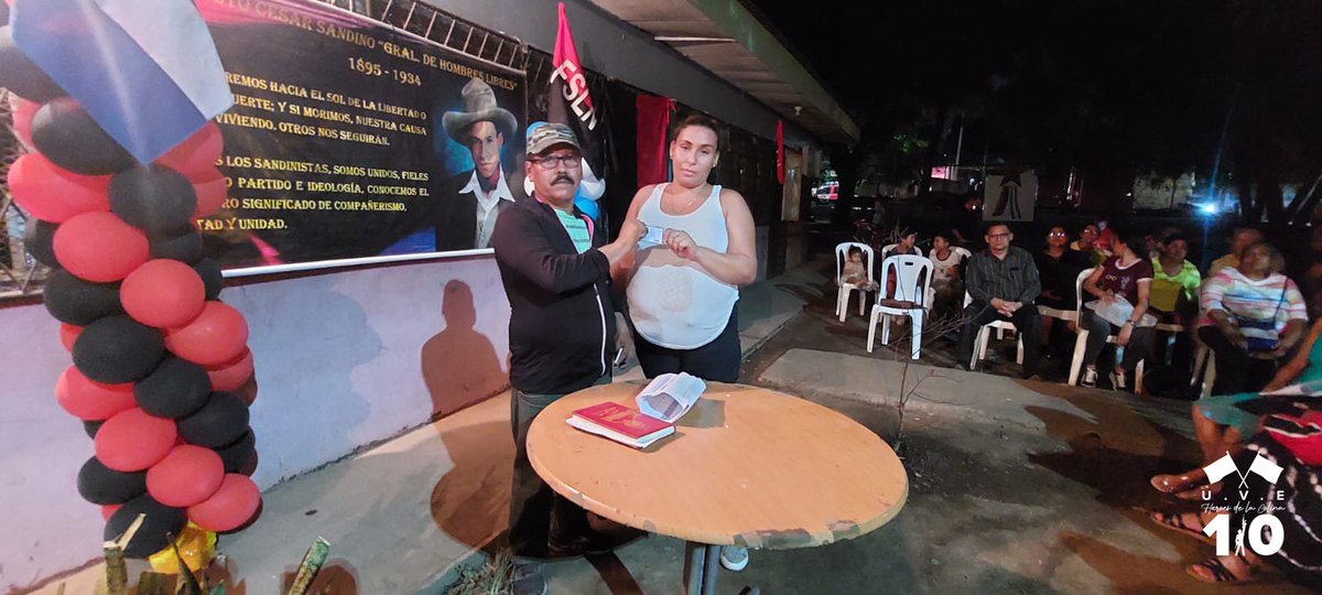 HeroesColina110's tweet photo. La Militancia Sandinista del Distrito 7.2 d #Managua conmemoró el 1️⃣2️⃣8️⃣ aniversario d natalicio del Gral. Augusto C. Sandino.

Con diferentes actos culturales y entrega d Carnet d Militantes, rindieron tributo a nuestro héroe Nacional y padre d la Revolución Sandinista. ♥️🖤 https://t.co/YsPYKUooBx