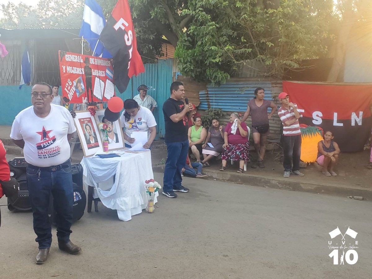 La Militancia Sandinista del Distrito 7.2 d #Managua conmemoró el 1️⃣2️⃣8️⃣ aniversario d natalicio del Gral. Augusto C. Sandino.

Con diferentes actos culturales y entrega d Carnet d Militantes, rindieron tributo a nuestro héroe Nacional y padre d la Revolución Sandinista. ♥️🖤
