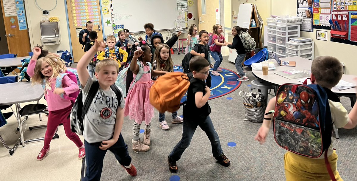 JRobinsonKinder's tweet photo. D = Dance! We had a few dancing breaks throughout the day! #ABCcelebration #EndOfYearKinders https://t.co/B4mealFApy