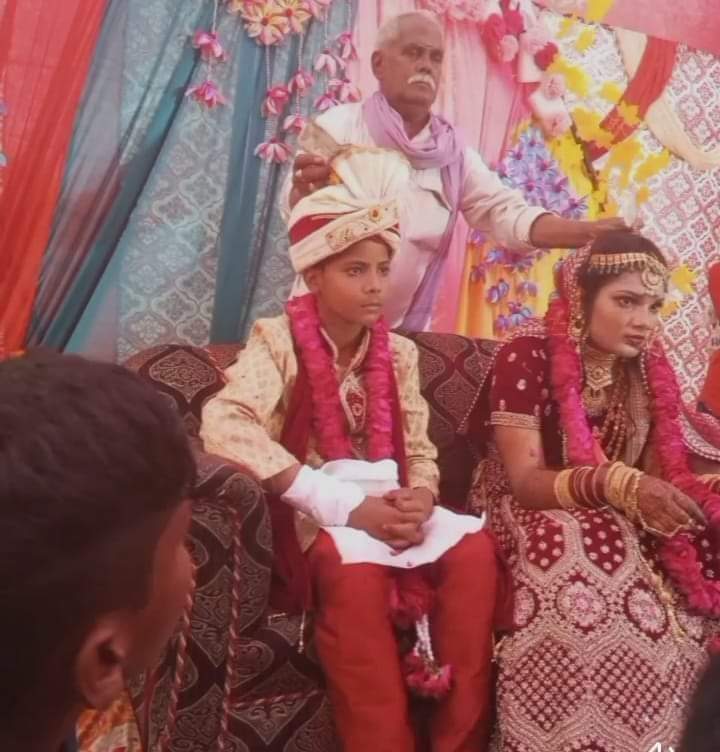 IB_Socialist's tweet photo. 6वीं का विधार्थी
एमए की पुस्तक पड़ रहा है 🥺🥺 https://t.co/8goARMQsgk