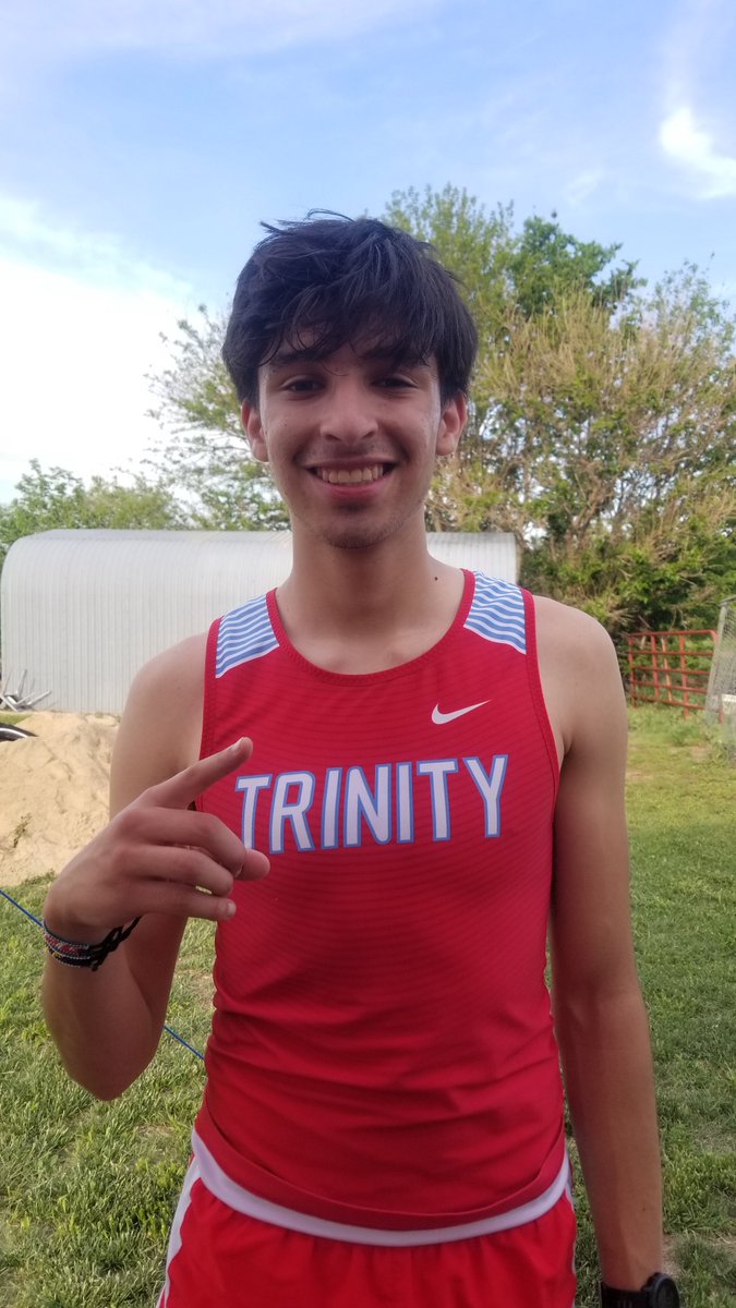 TrinityTrack19's tweet image. Regional Champion 🥇@godinajonah in 1600m; Runner-up in 800m #STATE BOUND in 3 events!  @TrinityCatholic @hutchsports #Proud