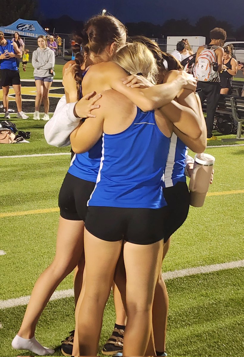 goddardgirlsbb's tweet photo. Congrats to our Women's 4x400 team placing 2nd, making a 3 second PR, and QUALIFYING FOR STATE!🎉🤗 https://t.co/OxJBjCJm2Q