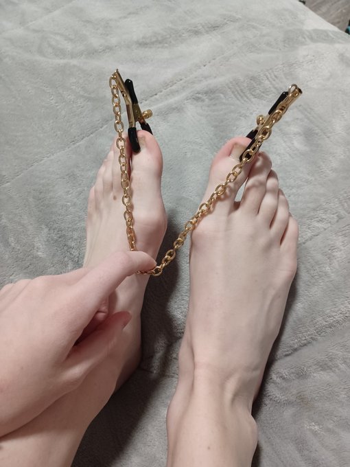 Anyone here into feet? I'm a virgin at this so teach me what you like and get it while its free on my<a href="/tag/feet"class="tags"><span>#feet</span></a><a href="/tag/onlyfansfree"class="tags"><span>#onlyfansfree</span></a><a href="/tag/feetfethish"class="tags"><span>#feetfethish</span></a>
