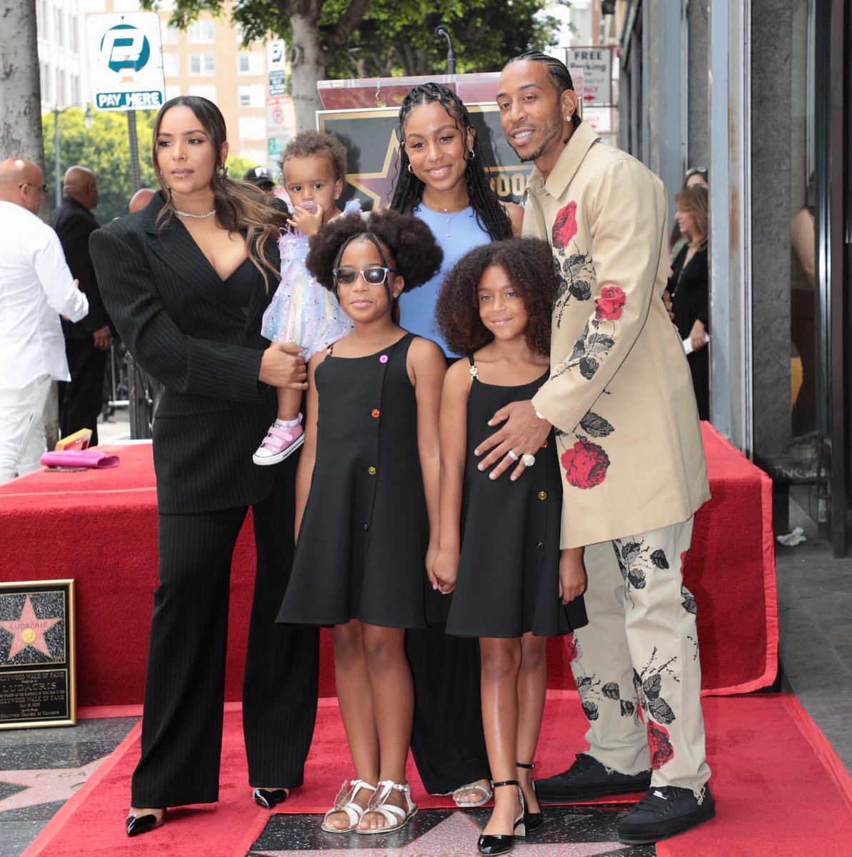 Ludacris's tweet image. I Got My Flowers 🌺 Today AND a Star ⭐️ Grateful Beyond Words 🙏🏾