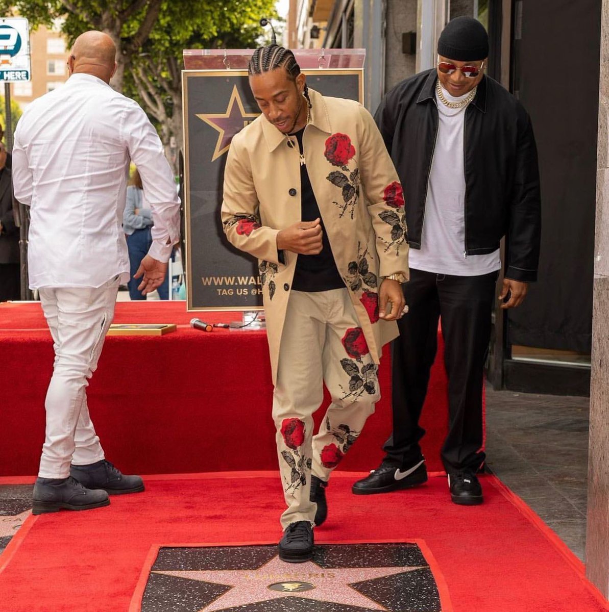 Ludacris's tweet image. I Got My Flowers 🌺 Today AND a Star ⭐️ Grateful Beyond Words 🙏🏾